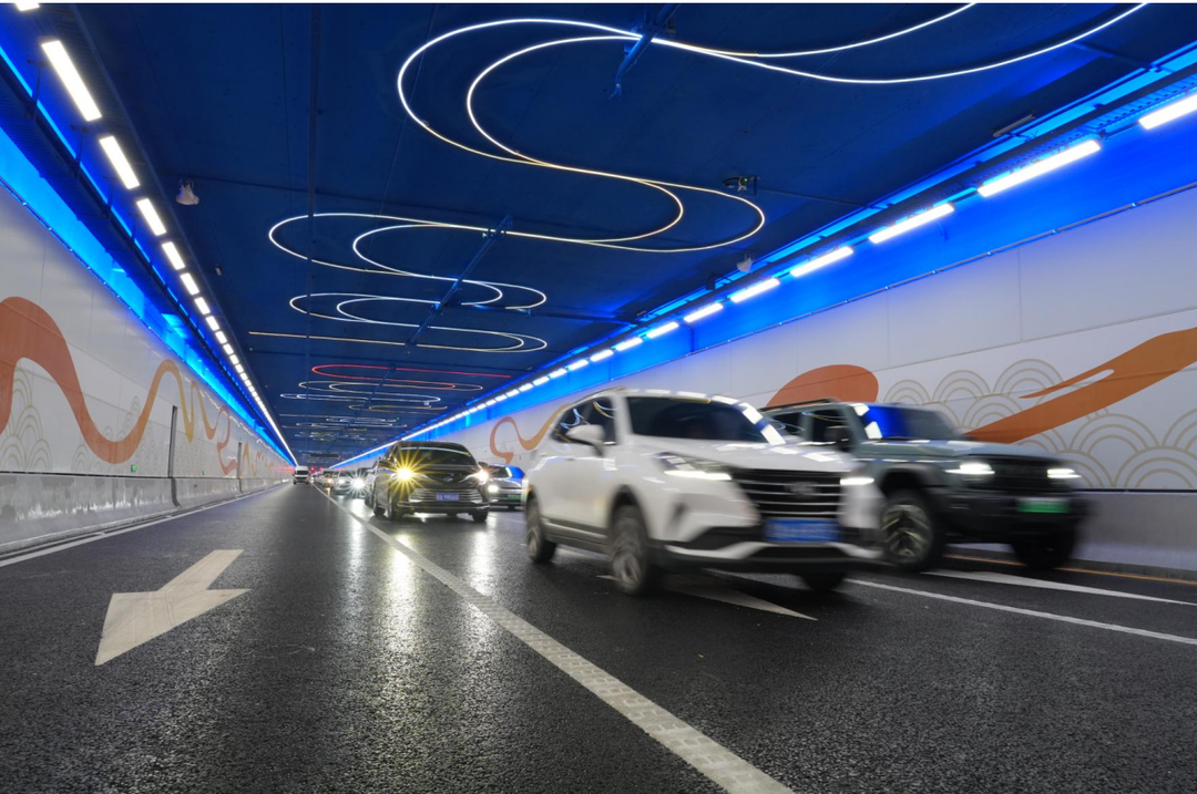 世界最大直径水下盾构隧道建成通车